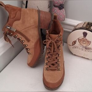 Vionic Spencer Tan/Camel Lace Up Side Zip Waterproof Boots Sz 9M Pre-Owned